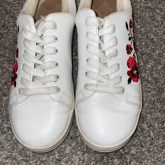 andeawy White Embroidered Sneakers - Picture 3 of 3